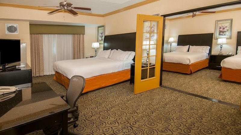 Photo of Holiday Inn Express & Suites Bakersfield Central, an IHG Hotel