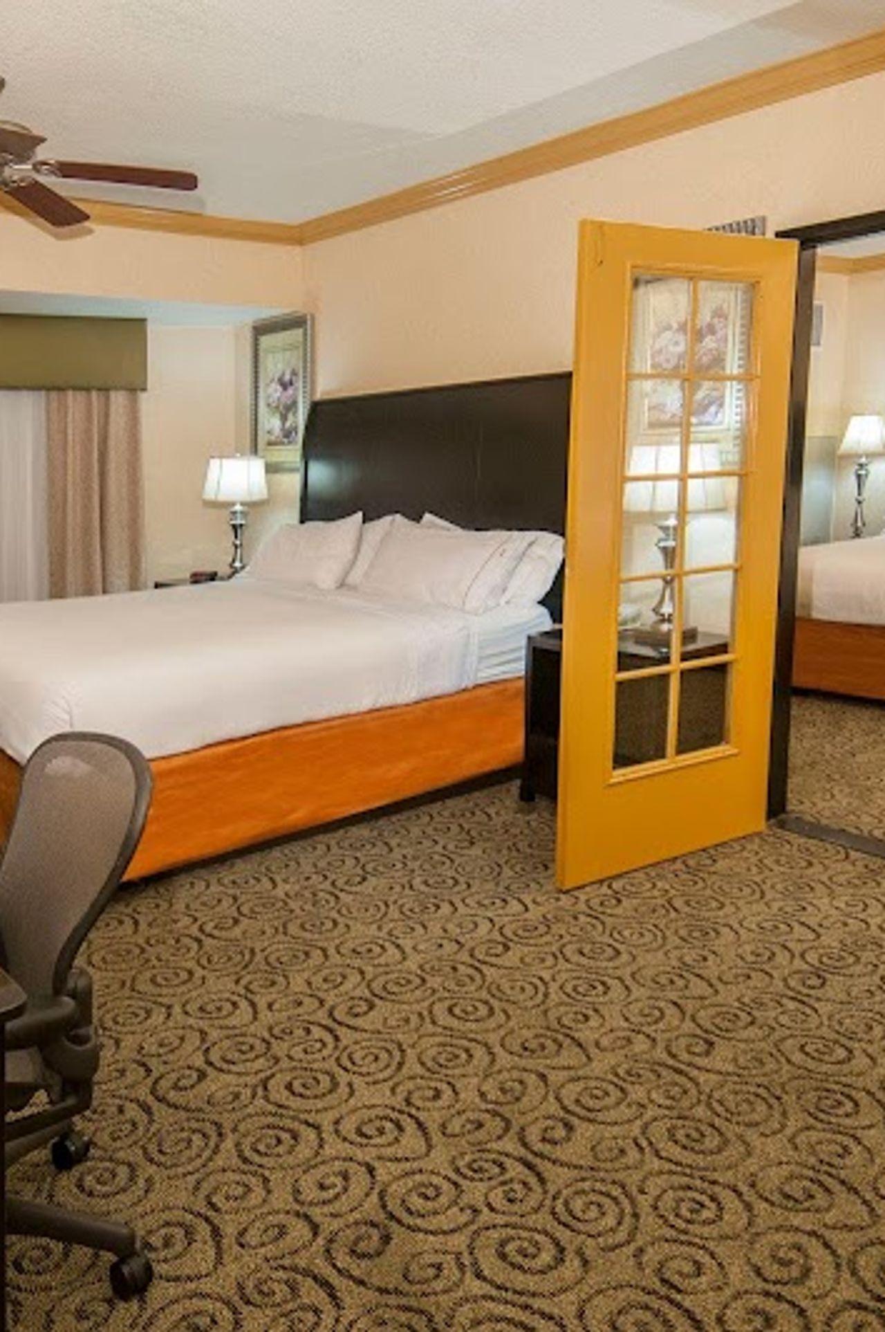 Photo of Holiday Inn Express & Suites Bakersfield Central, an IHG Hotel