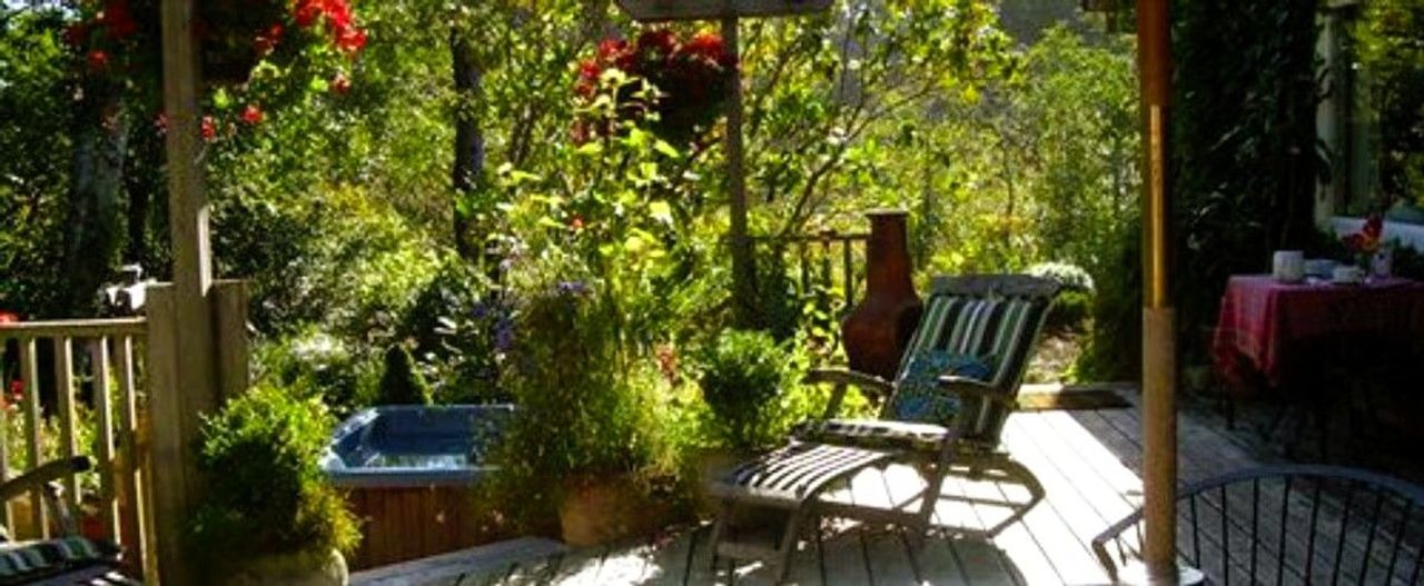 Salmonberry Inn & Beach House - Outdoor Spa Tub, Sundeck