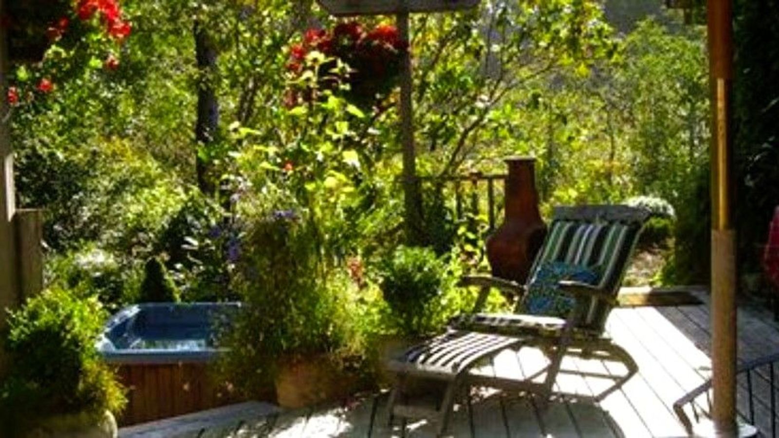 Salmonberry Inn & Beach House - Outdoor Spa Tub, Sundeck