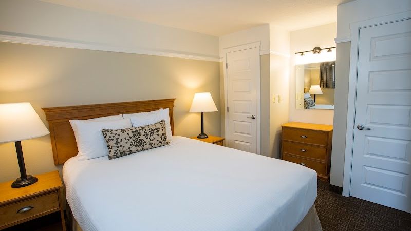 Photo of Looking Glass Inn