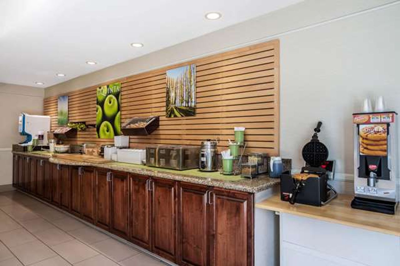 Photo of La Quinta Inn & Suites by Wyndham Bakersfield North