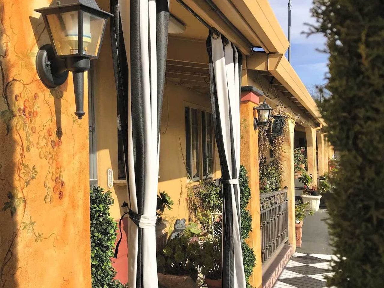 Chardonnay Lodge
