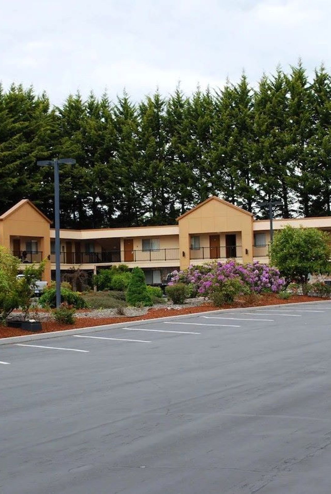 McMinnville Inn Parking