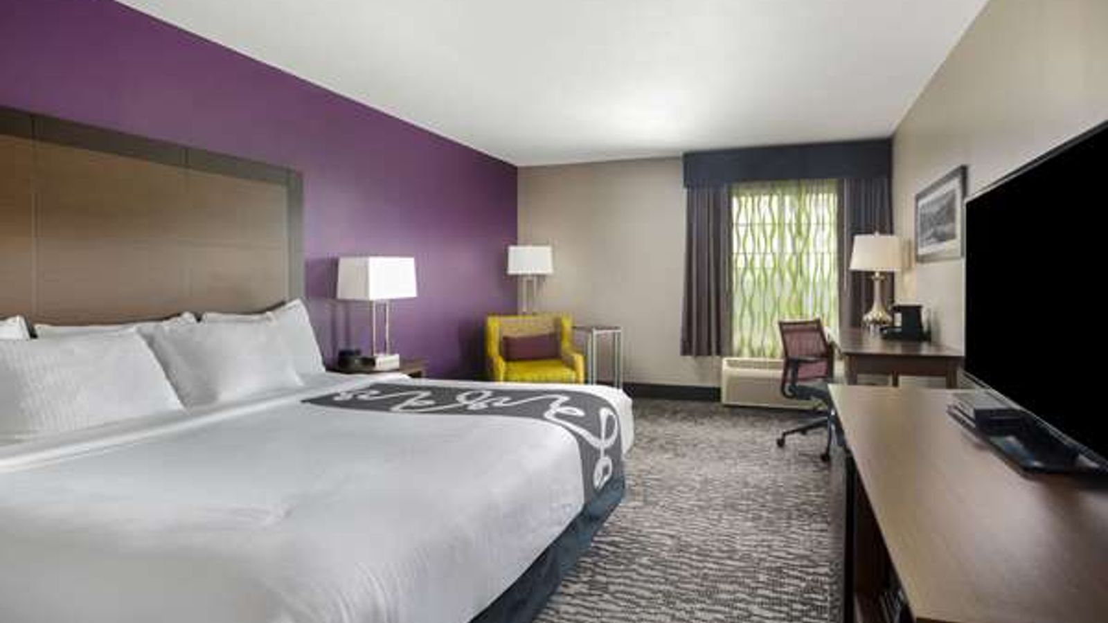 Photo of La Quinta Inn & Suites by Wyndham Visalia/Sequoia Gateway