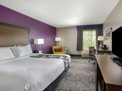 Photo of La Quinta Inn & Suites by Wyndham Visalia/Sequoia Gateway