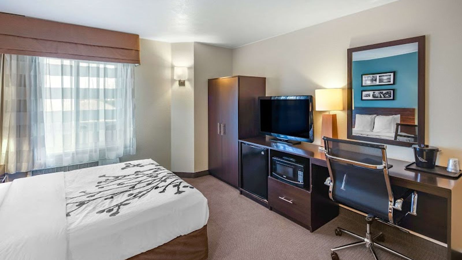 Photo of Sleep Inn near Washington State Line