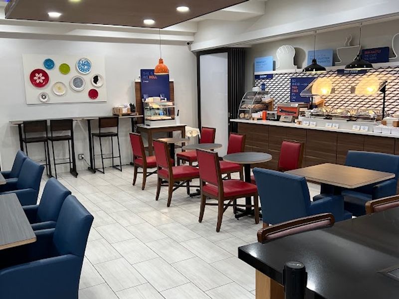 Photo of Holiday Inn Express & Suites