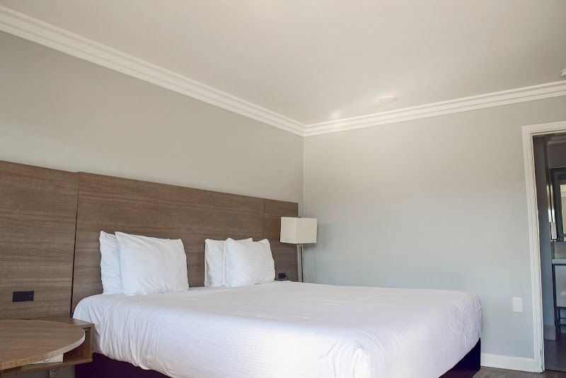 Photo of Lone Oak Lodge - Room, King Bed