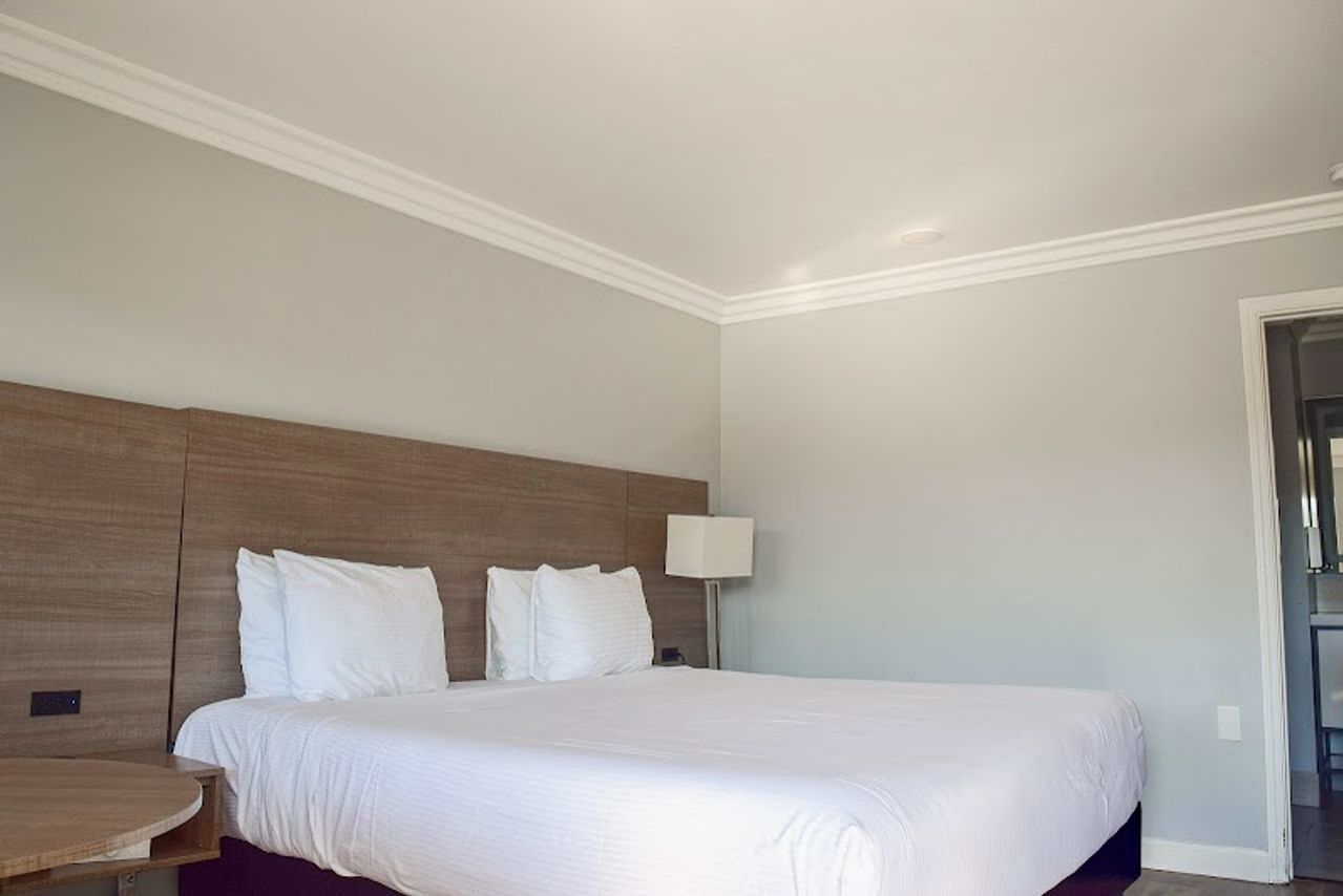 Photo of Lone Oak Lodge - Room, King Bed