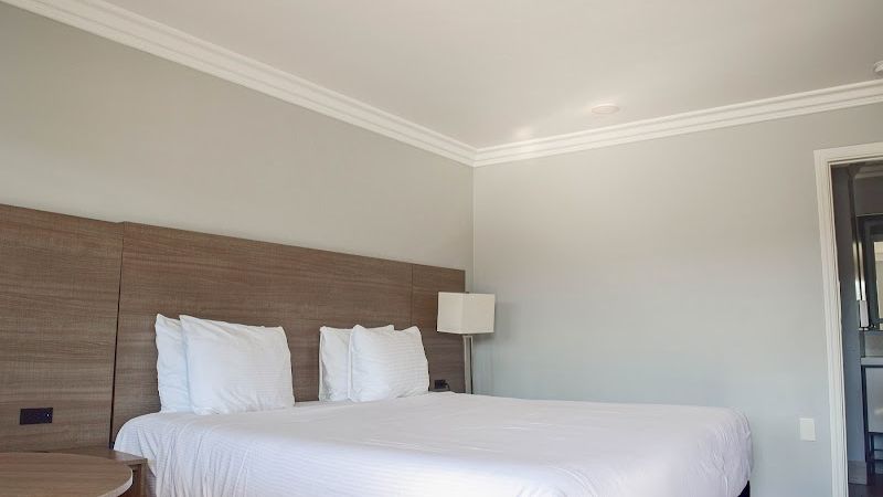 Photo of Lone Oak Lodge - Room, King Bed