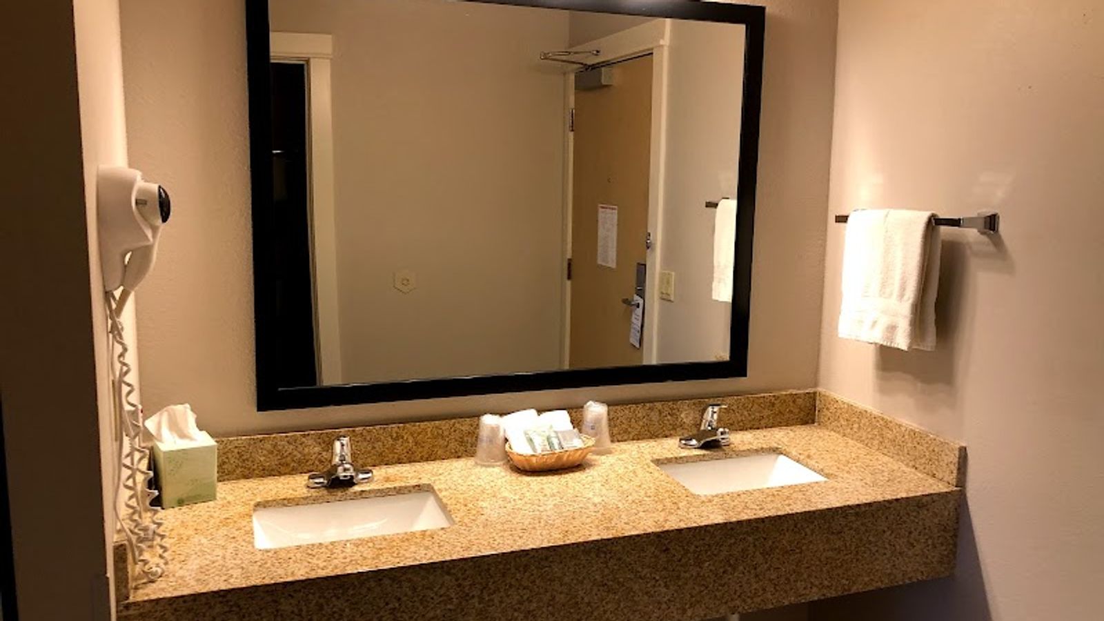 Photo of Lighthouse Suites Inn