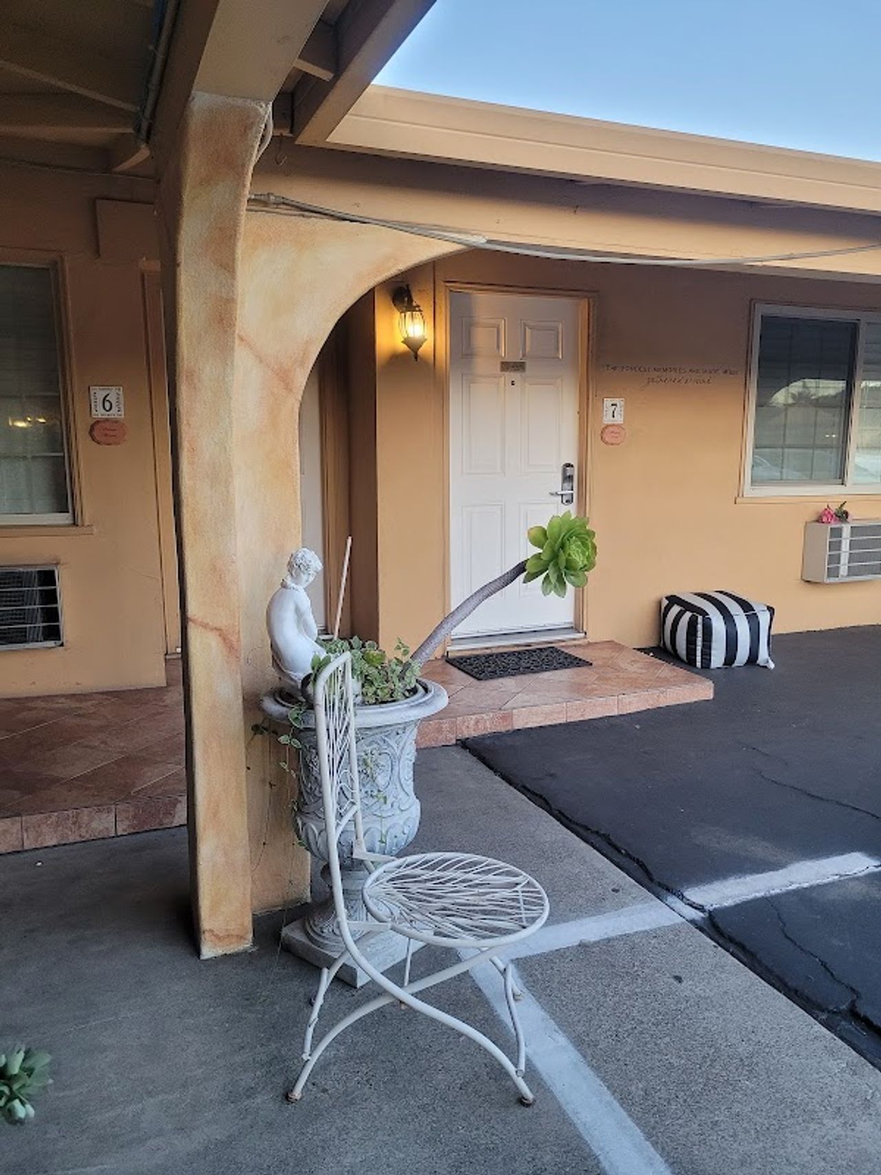 Photo of Chardonnay Lodge