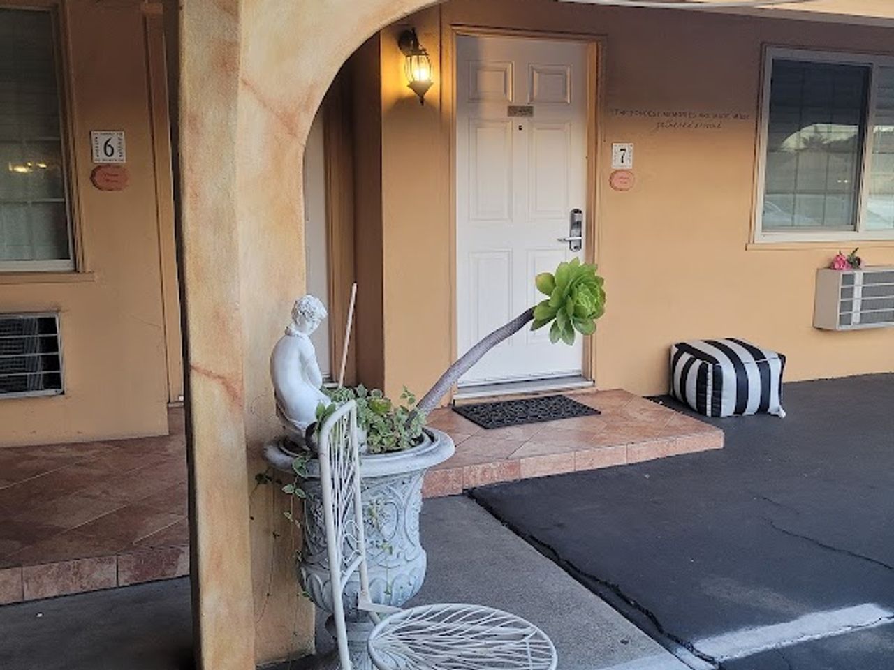 Photo of Chardonnay Lodge