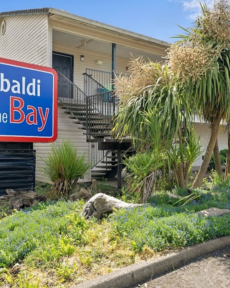 Garibaldi Inn at the Bay