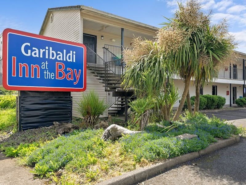 Garibaldi Inn at the Bay