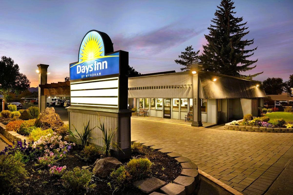 Days Inn by Wyndham Bend