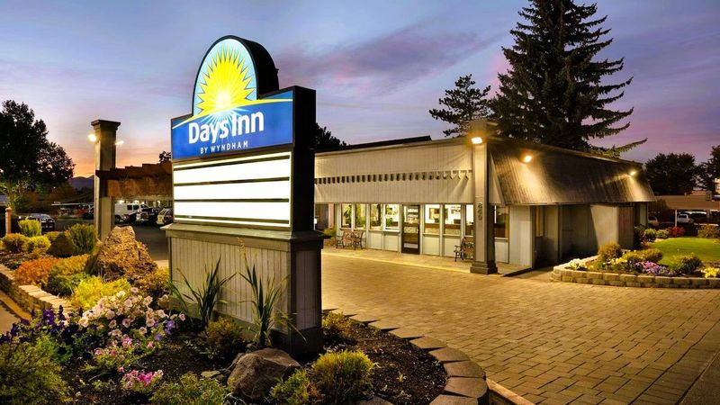 Days Inn by Wyndham Bend