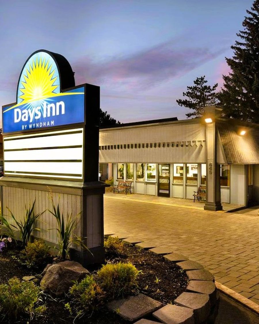 Days Inn by Wyndham Bend