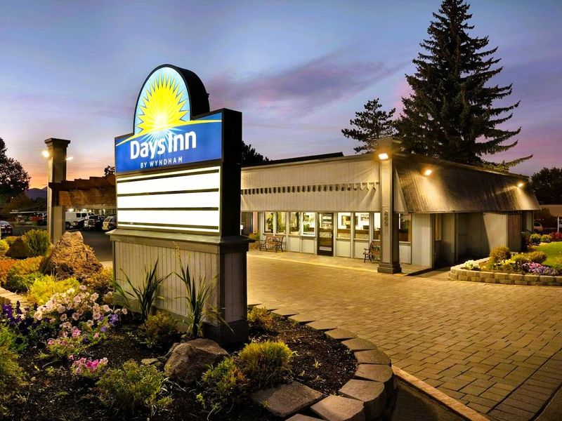Days Inn by Wyndham Bend