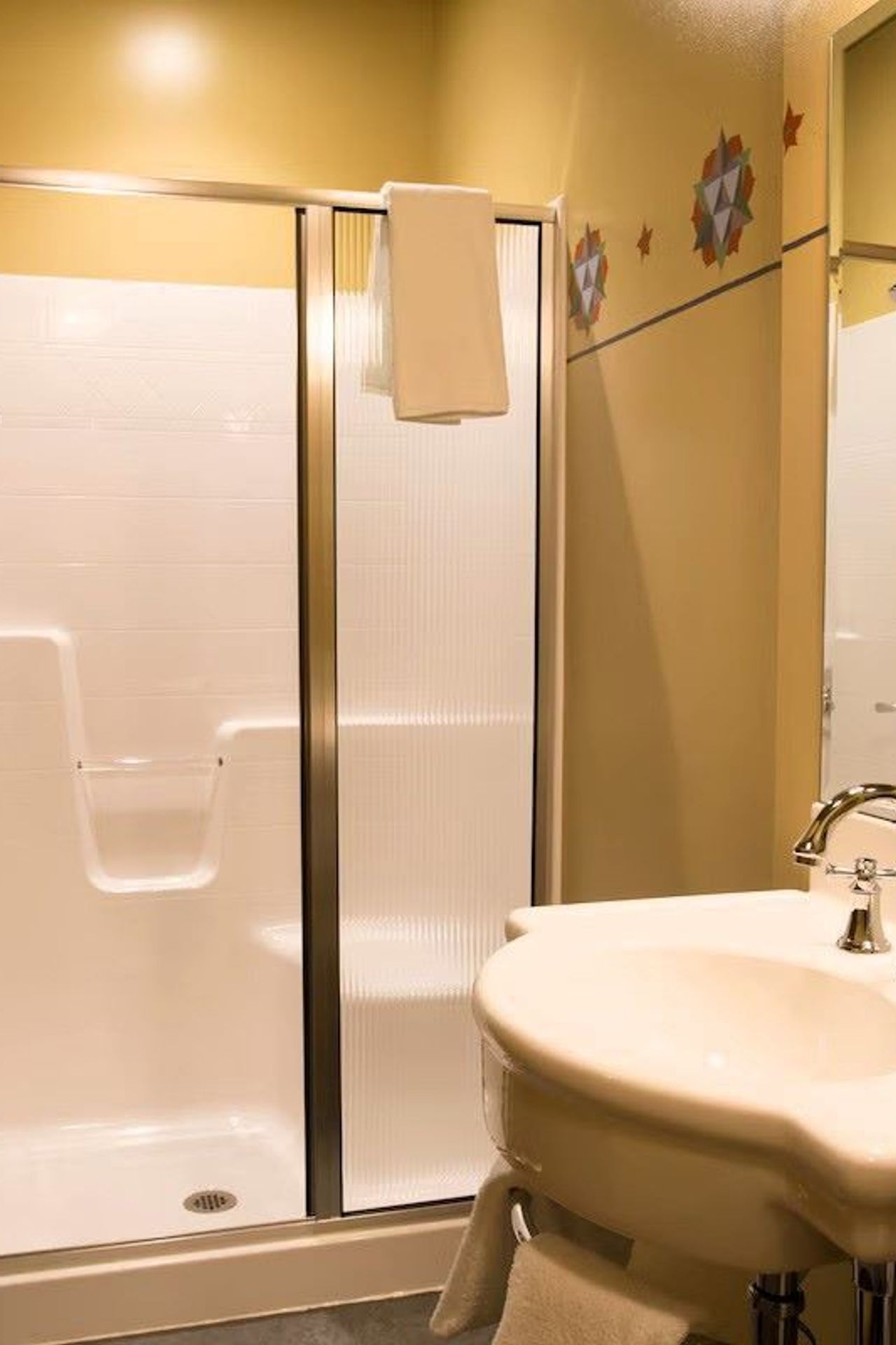 McMenamins Anderson School - Standard Room, Bathroom