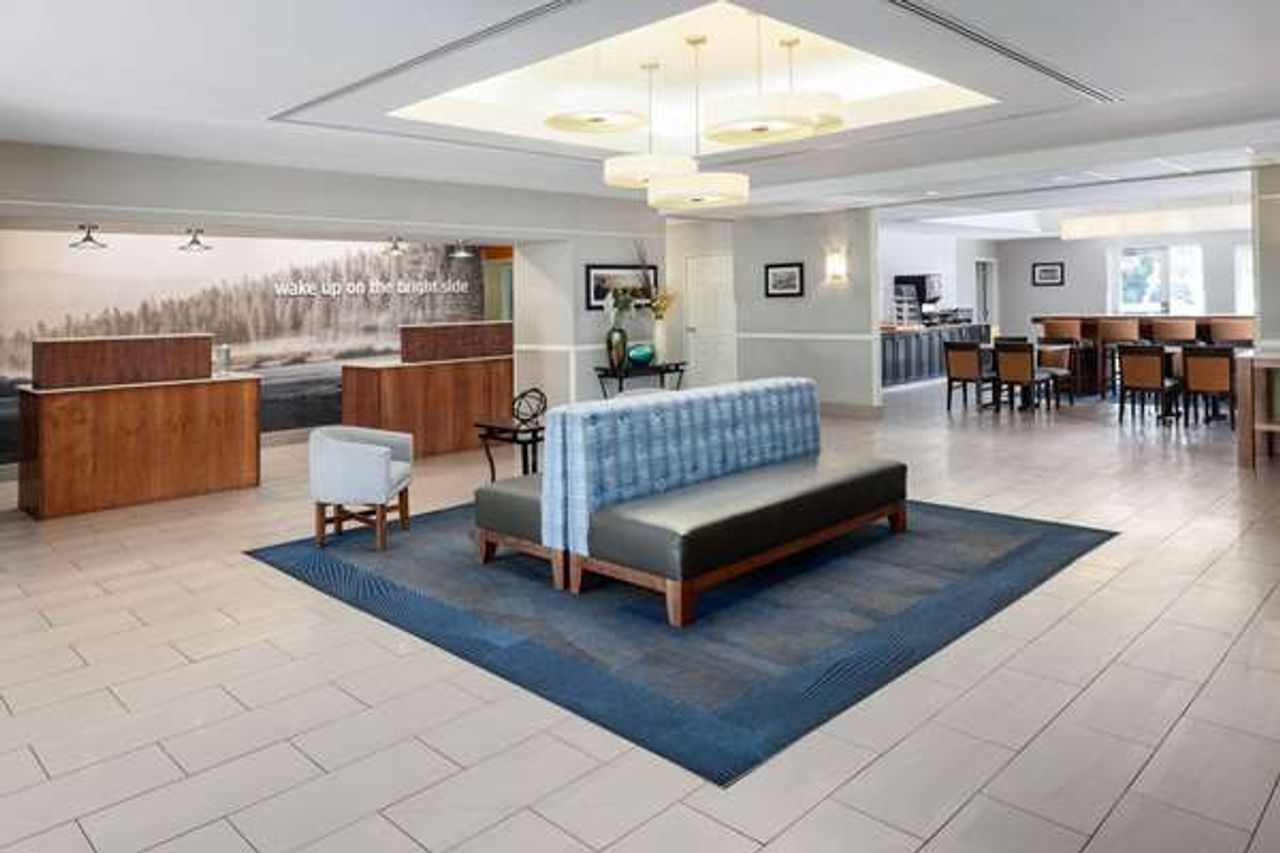 Photo of La Quinta Inn & Suites by Wyndham Bakersfield North