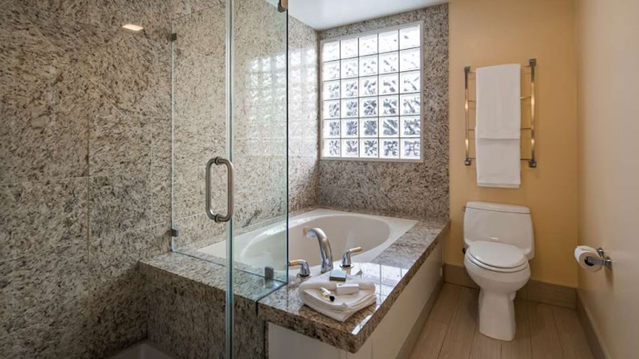 Photo of Best Western Plus Palm Court Hotel