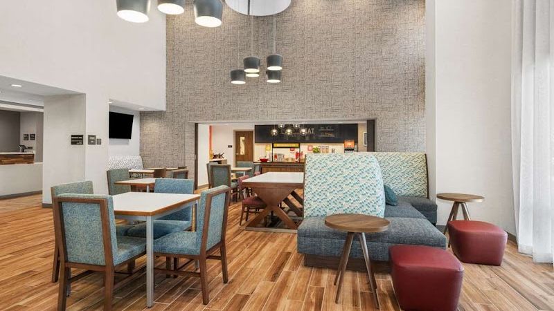 Photo of Hampton Inn & Suites Bakersfield Central