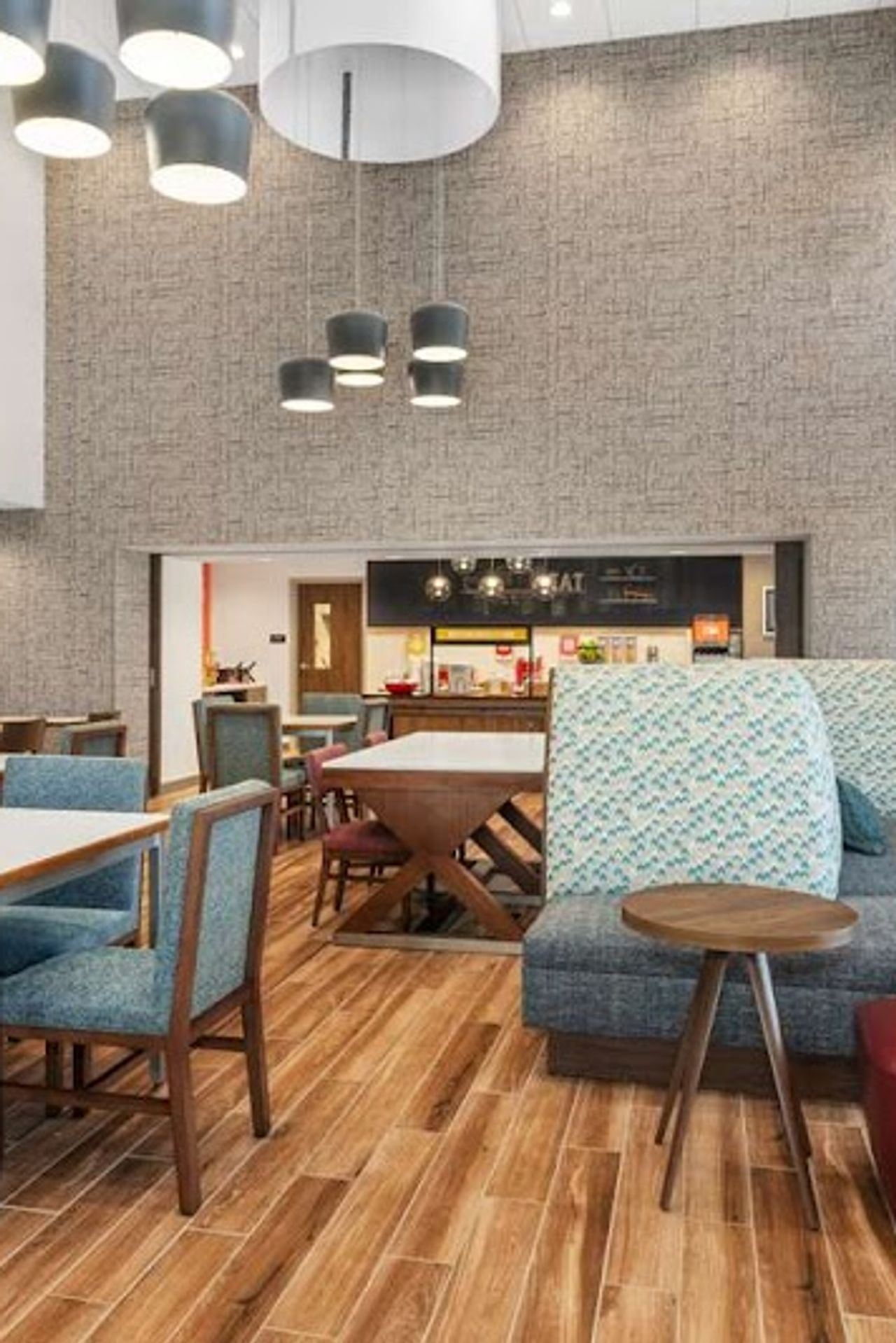 Photo of Hampton Inn & Suites Bakersfield Central
