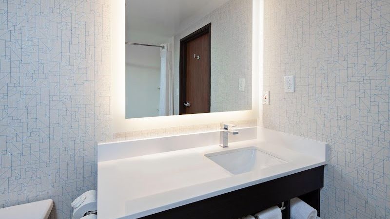 Photo of Holiday Inn Express & Suites Oakland-Airport by IHG