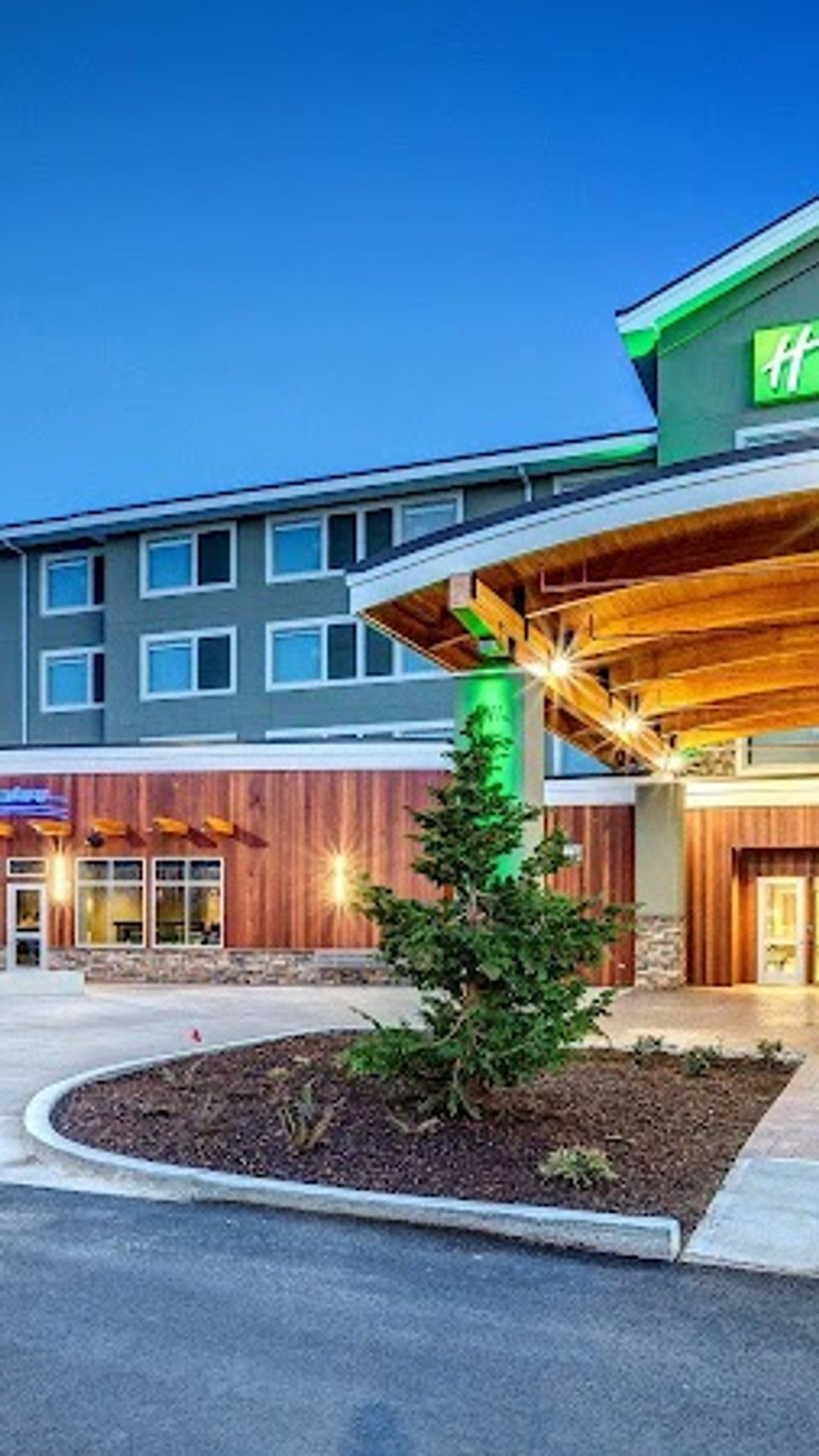 Photo of Holiday Inn & Suites Bellingham, an IHG Hotel
