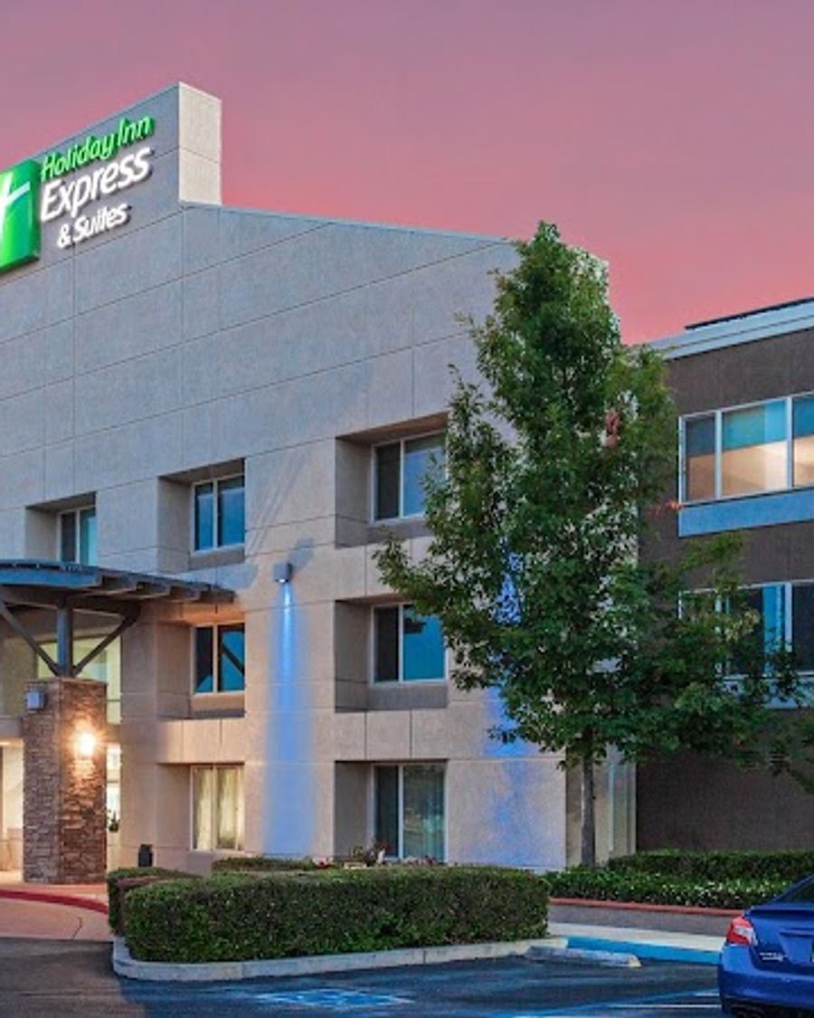 Holiday Inn Express & Suites Elk Grove West I-5 by IHG