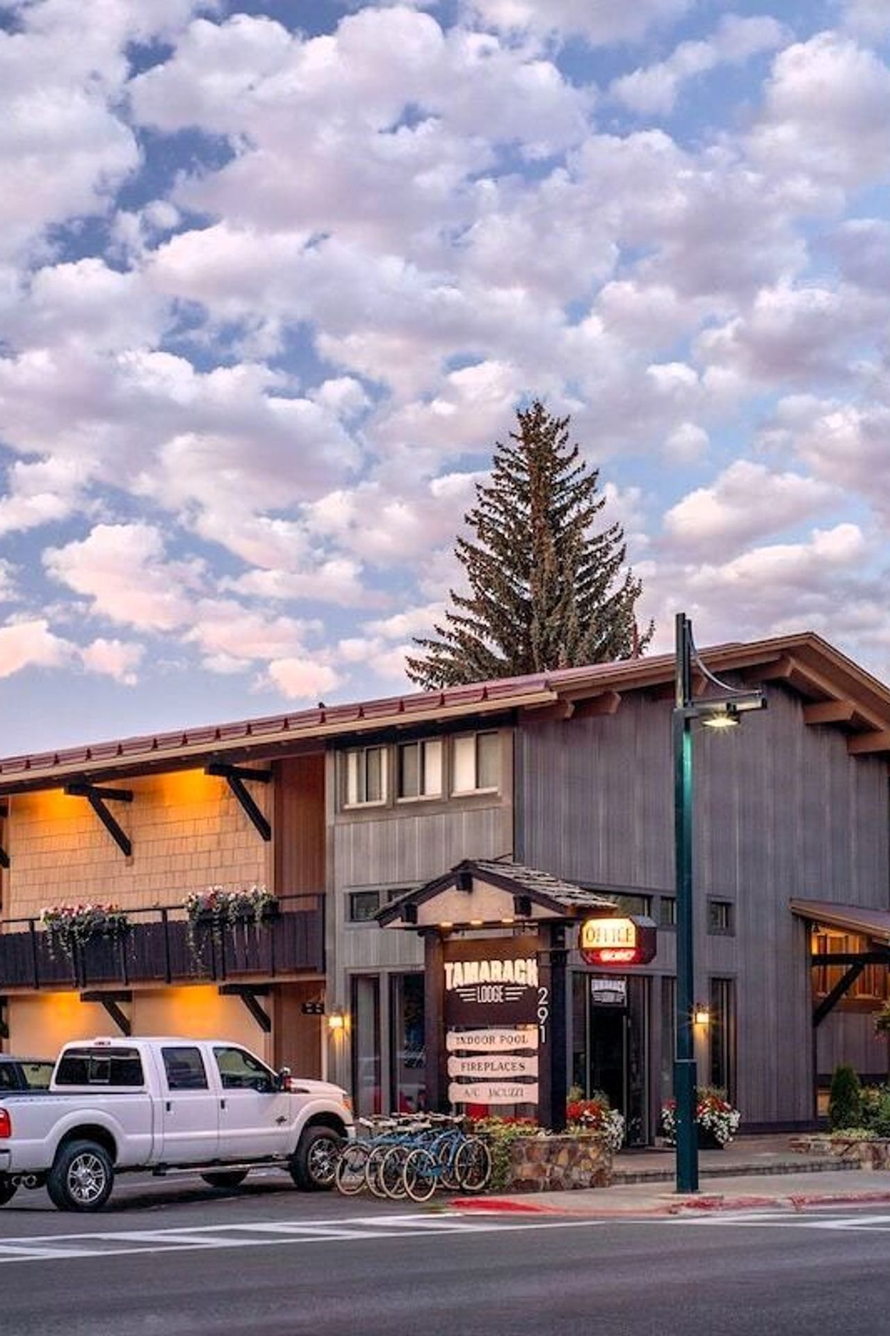 Tamarack Lodge