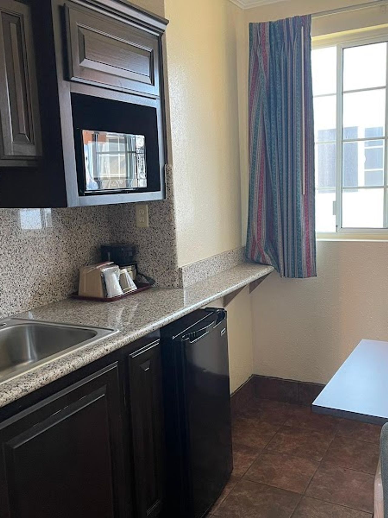 Photo of Riverside Inn & Suites