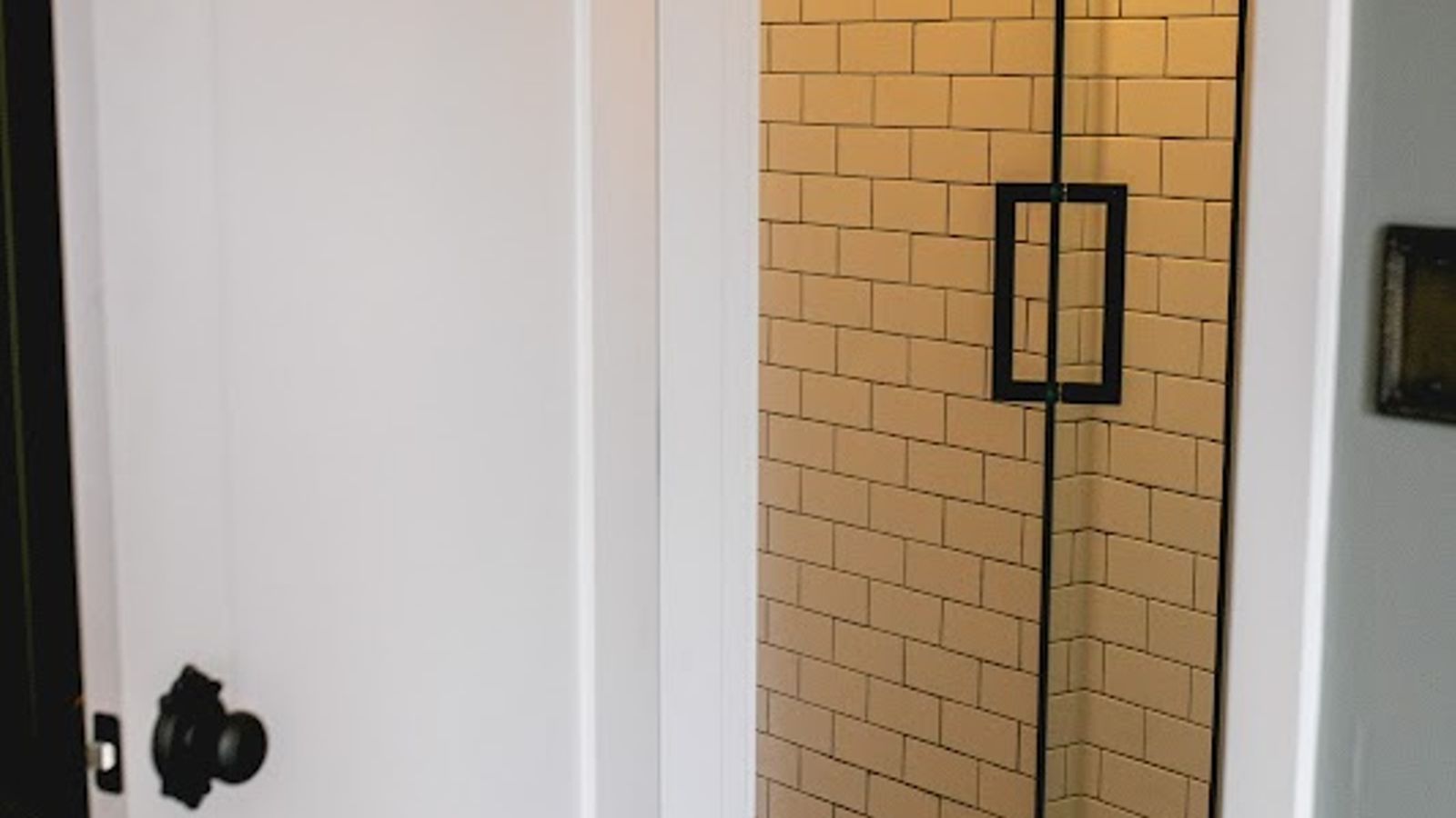 Photo of Jacksonville Inn - Bathroom, walk-in showers