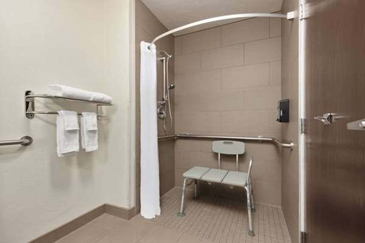 Photo of Super 8 by Wyndham Roseburg