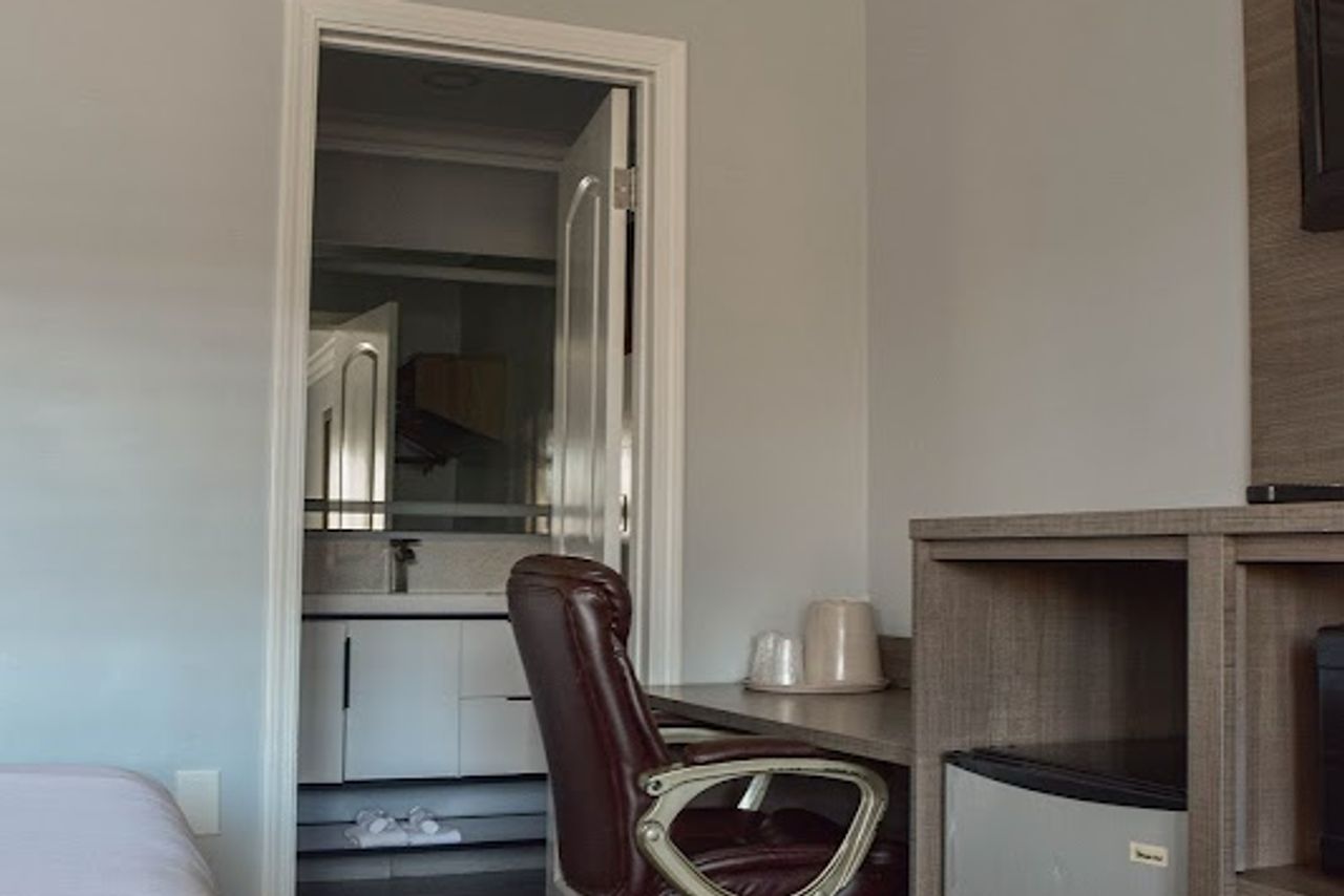 Photo of Lone Oak Lodge - Room