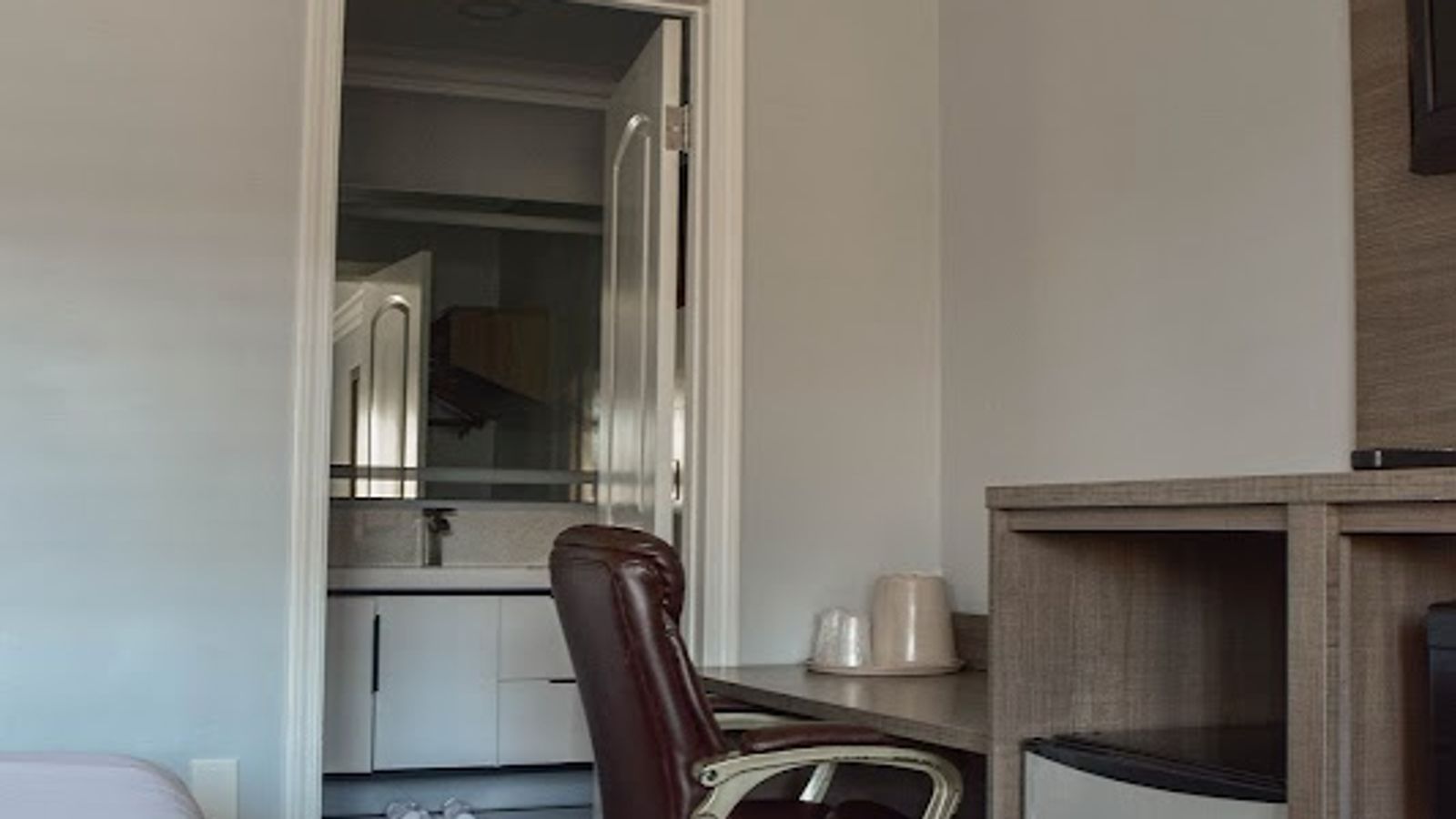 Photo of Lone Oak Lodge - Room