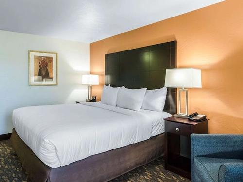 Photo of Comfort Inn & Suites