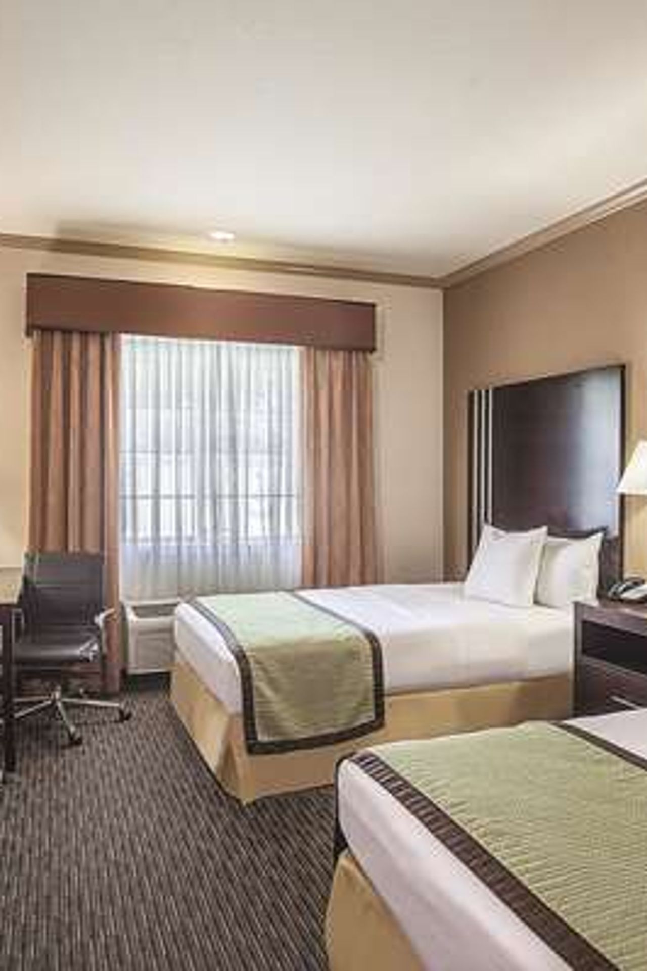 Photo of La Quinta Inn & Suites by Wyndham Davis