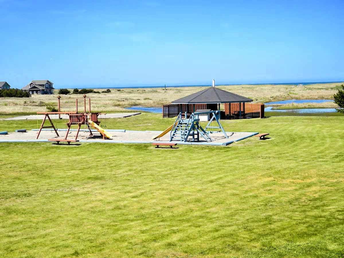 The Breakers - Children's play area and BBQ-picnic area