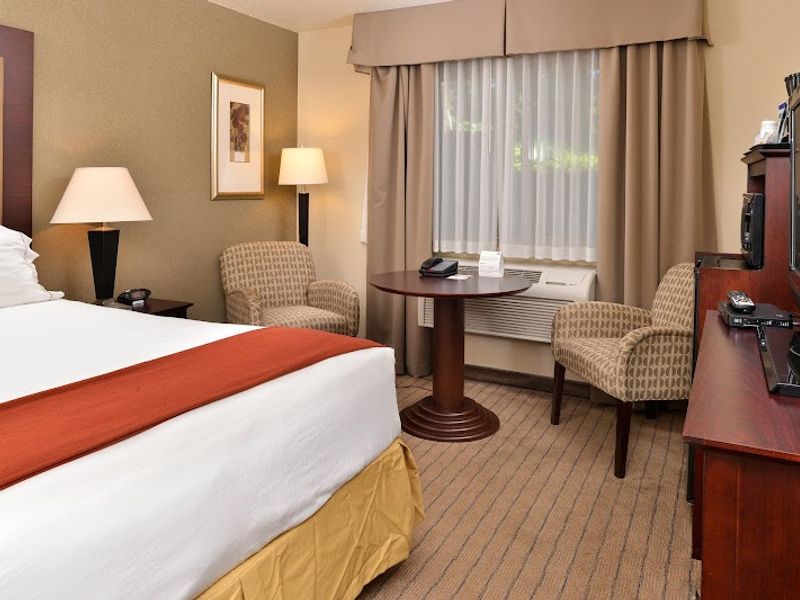 Photo of Holiday Inn Express Portland South - Lake Oswego, an IHG Hotel