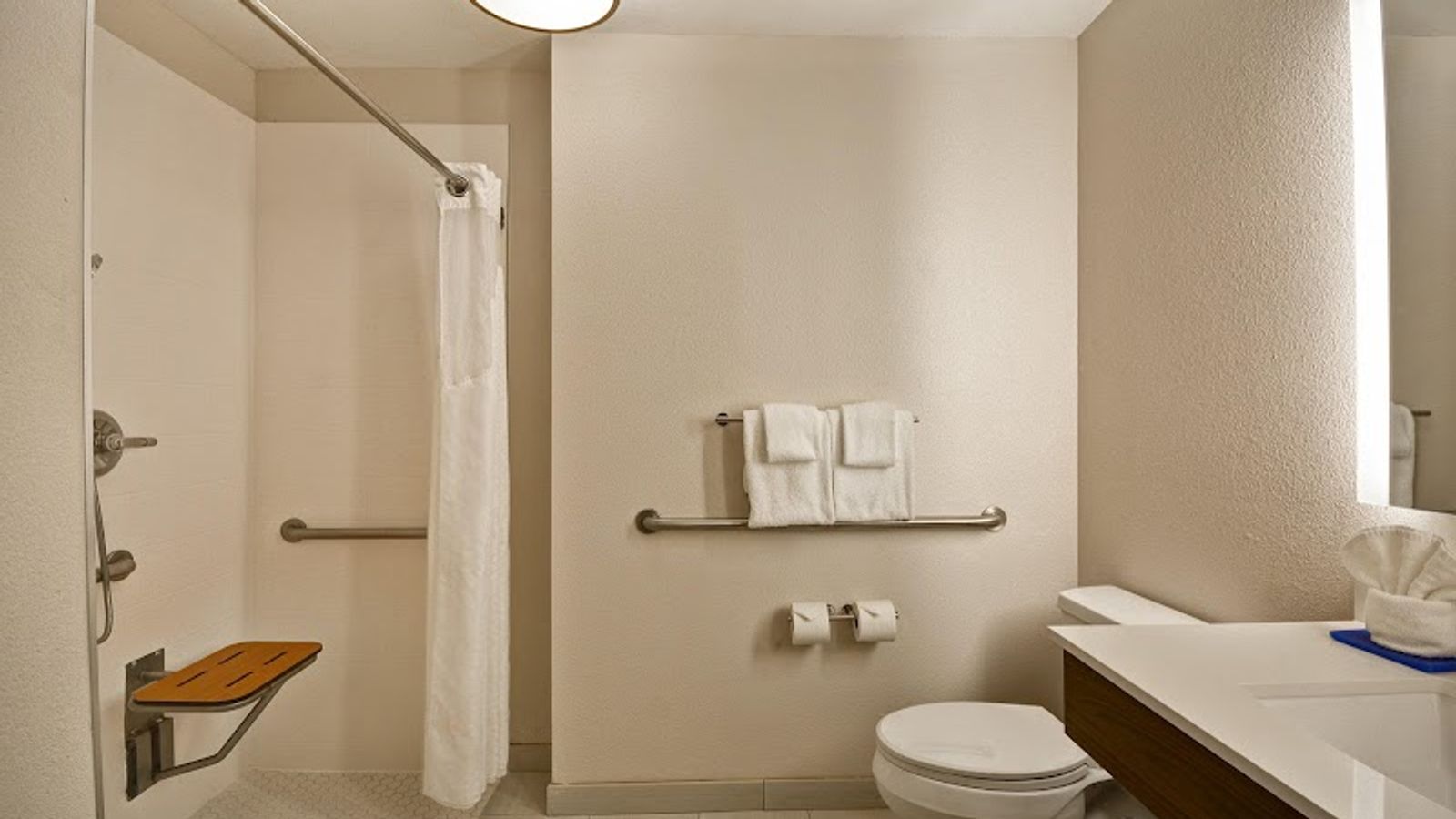 Photo of Holiday Inn Express & Suites Fresno (River Park) Hwy 41, an IHG Hotel