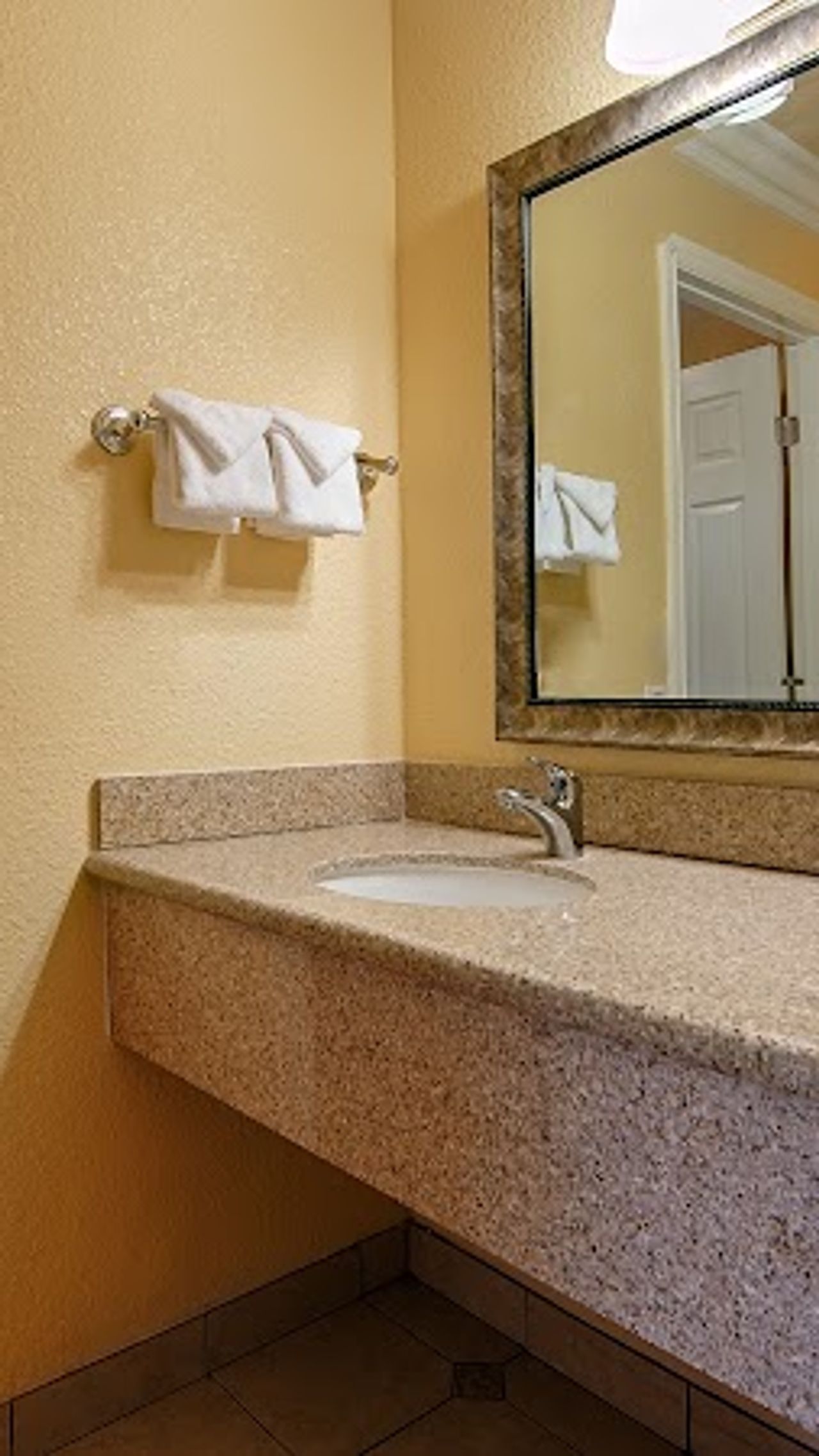 Photo of Deer Haven Inn - Bathroom