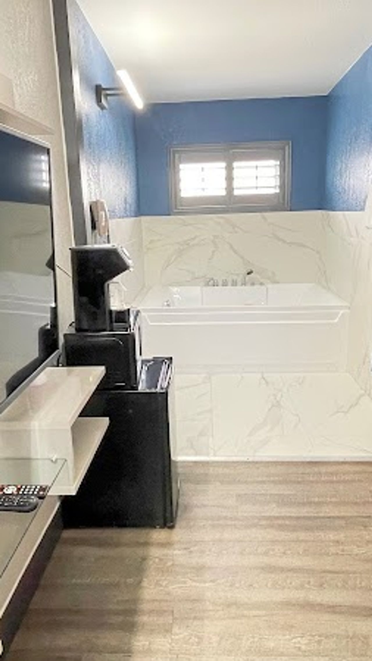 Photo of The Fremont Inn - Queen Suite with Spa Bath, 1 Queen Bed, Private in-room Jacuzzi (Spa) Tub, Flat TV, Fridge, Microwave, Coffee machine