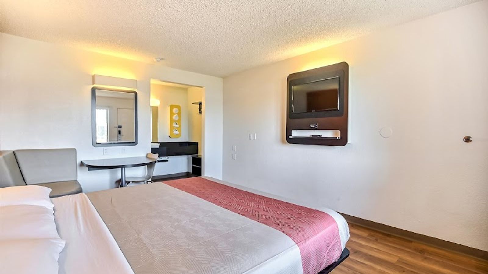 Photo of Motel 6 Oakland, CA - Embarcadero