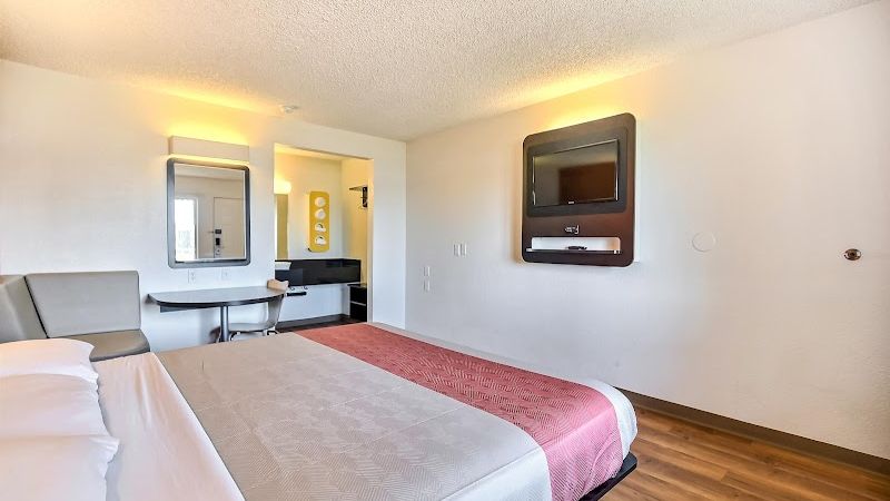 Photo of Motel 6 Oakland, CA - Embarcadero