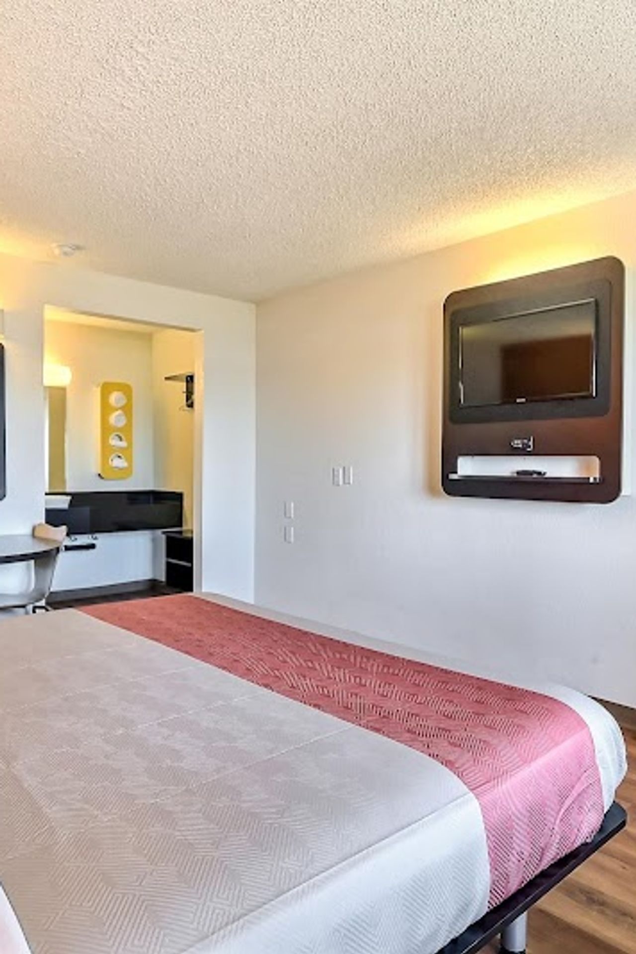 Photo of Motel 6 Oakland, CA - Embarcadero