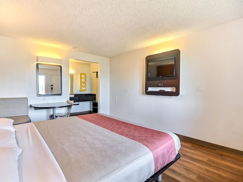 Photo of Motel 6 Oakland, CA - Embarcadero