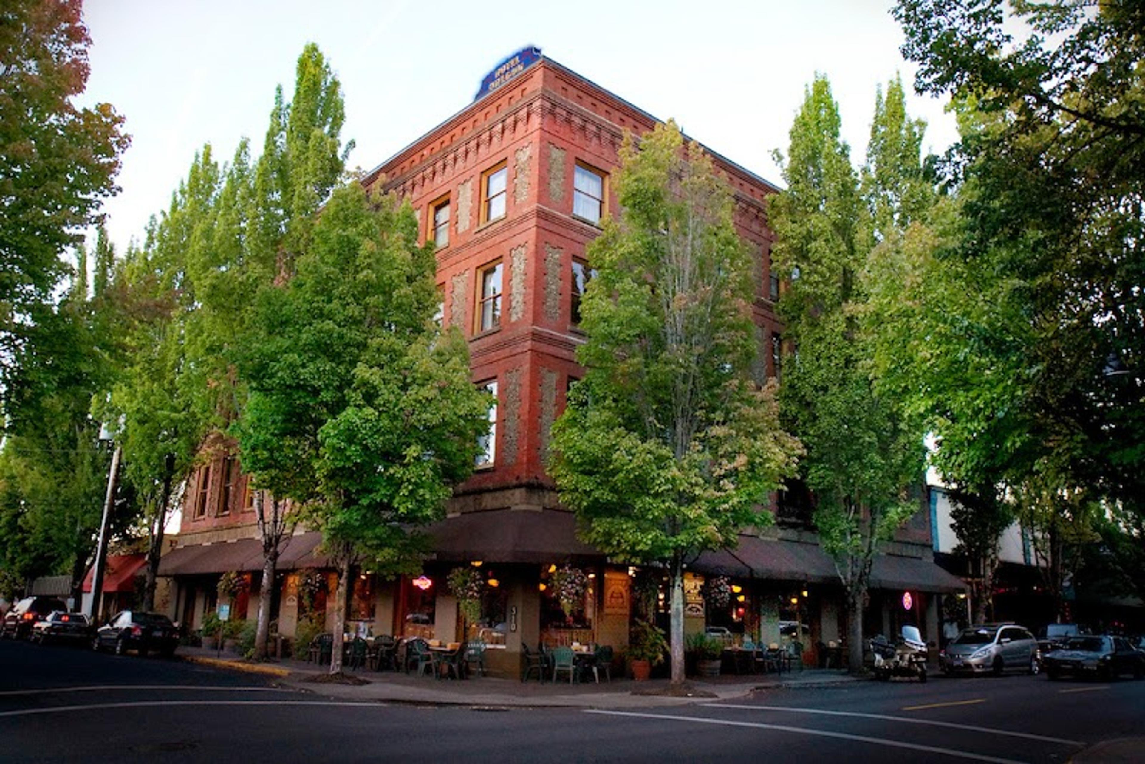 McMenamins Hotel Oregon